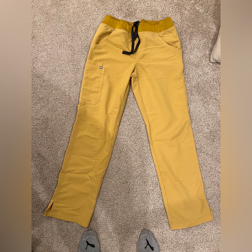 Figs Kade cargo page in rare color. Light marigold yellow